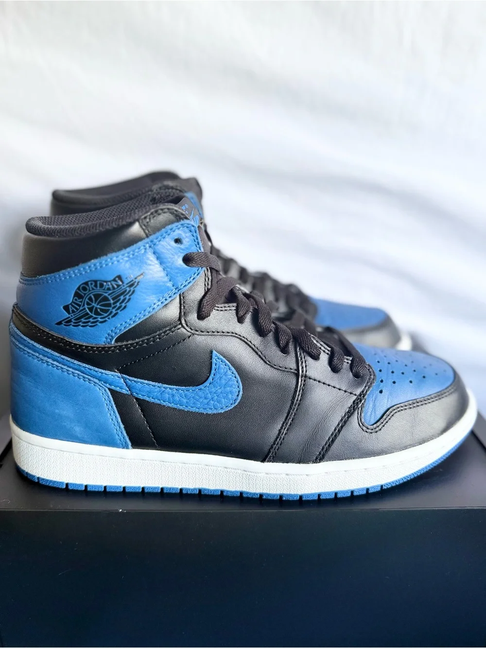 AUTHENTIC Jordan 1 Retro High OG Royal size 10 555088-007 2017 PRE-OWNED